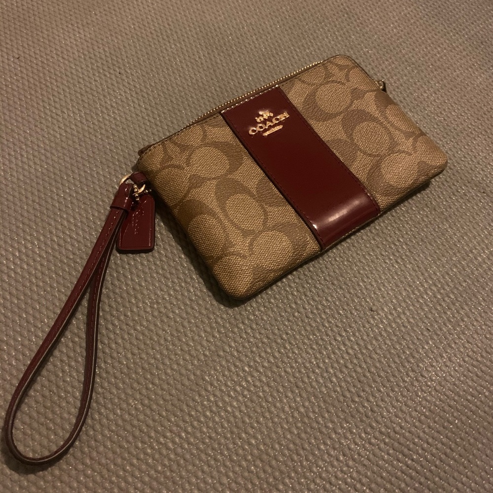 *Never Been Used* Coach Wristlet